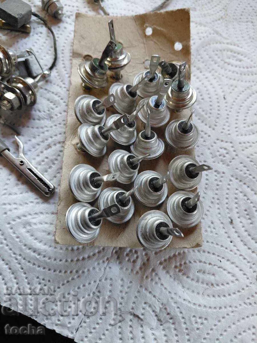 скрап , стари и нови електронни компоненти с цена € 1.50 | 2.93 лв.