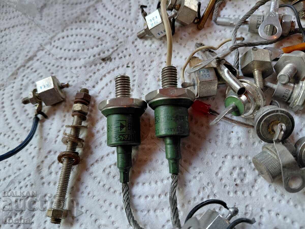 скрап , стари и нови електронни компоненти - 5