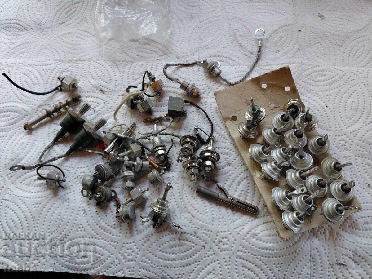 скрап , стари и нови електронни компоненти