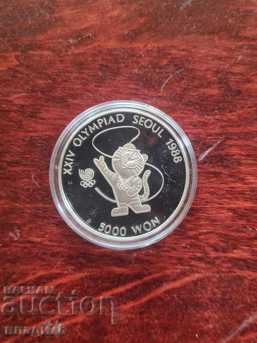 Сребърна монета 5000 вона 1986 г - 6