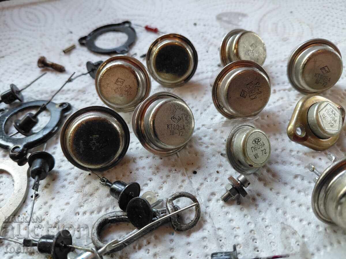 Аукцион лот две , стари и нови транзистори и др.