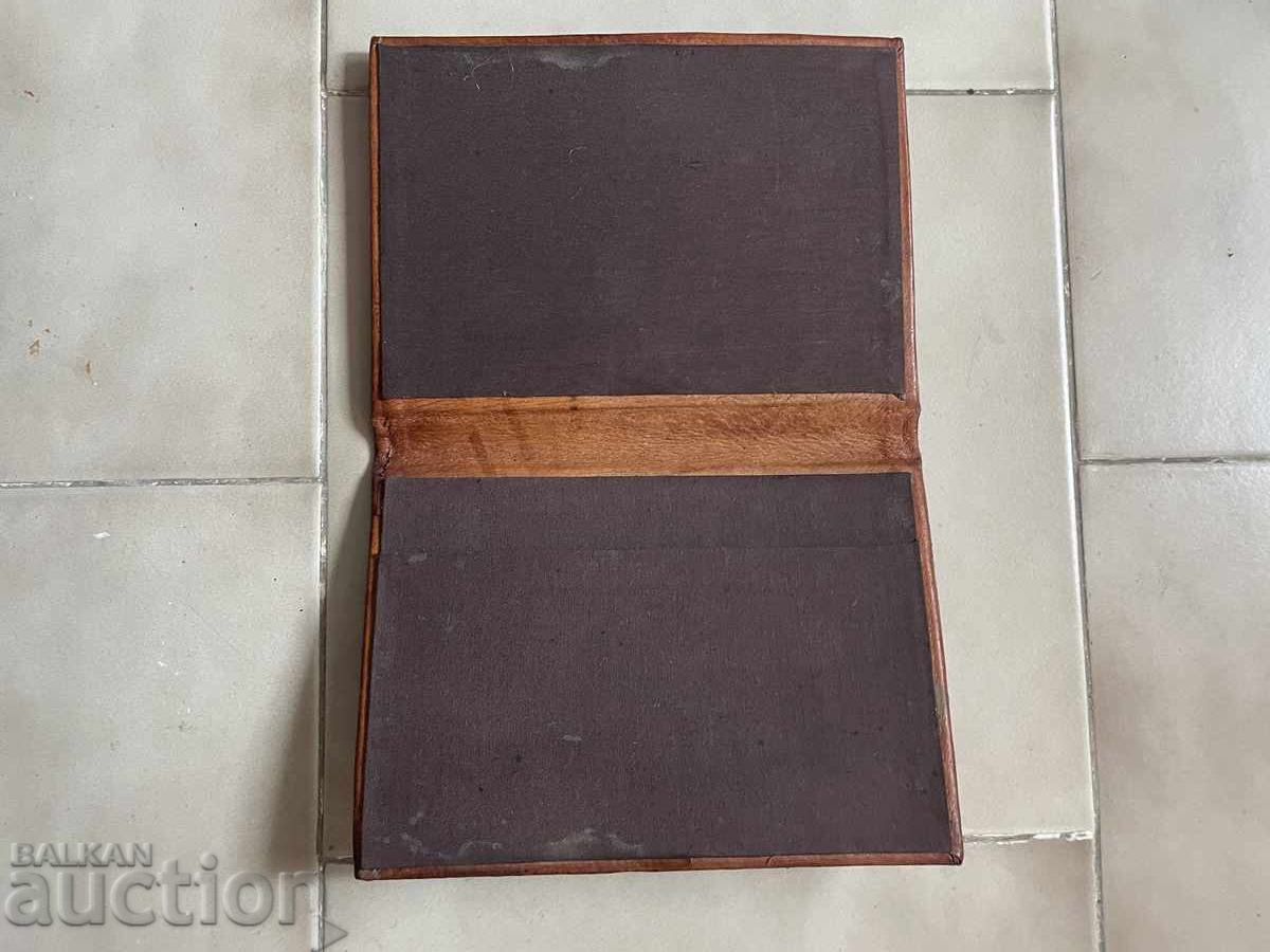 Mapă, copertă-22/16 cm, piele cu preț € 16.95 | 33.15 BGN