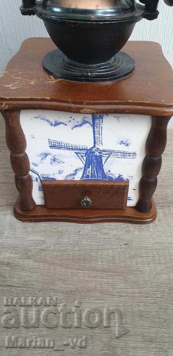 Μεγάλος αντίκες μύλος καφέ με τιμή € 50.00 | 97.79 BGN