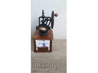 Râșniță de cafea antică mare