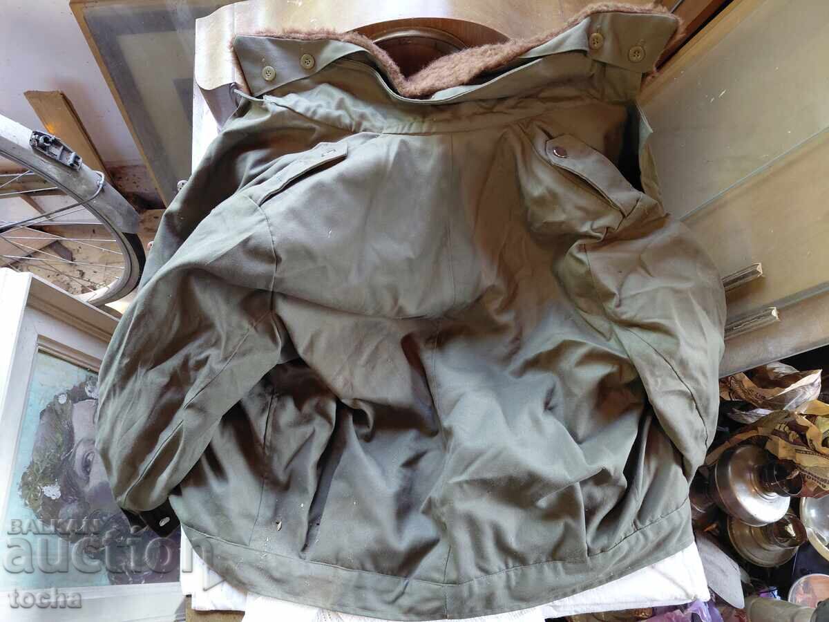 Licitație jachetă militară veche