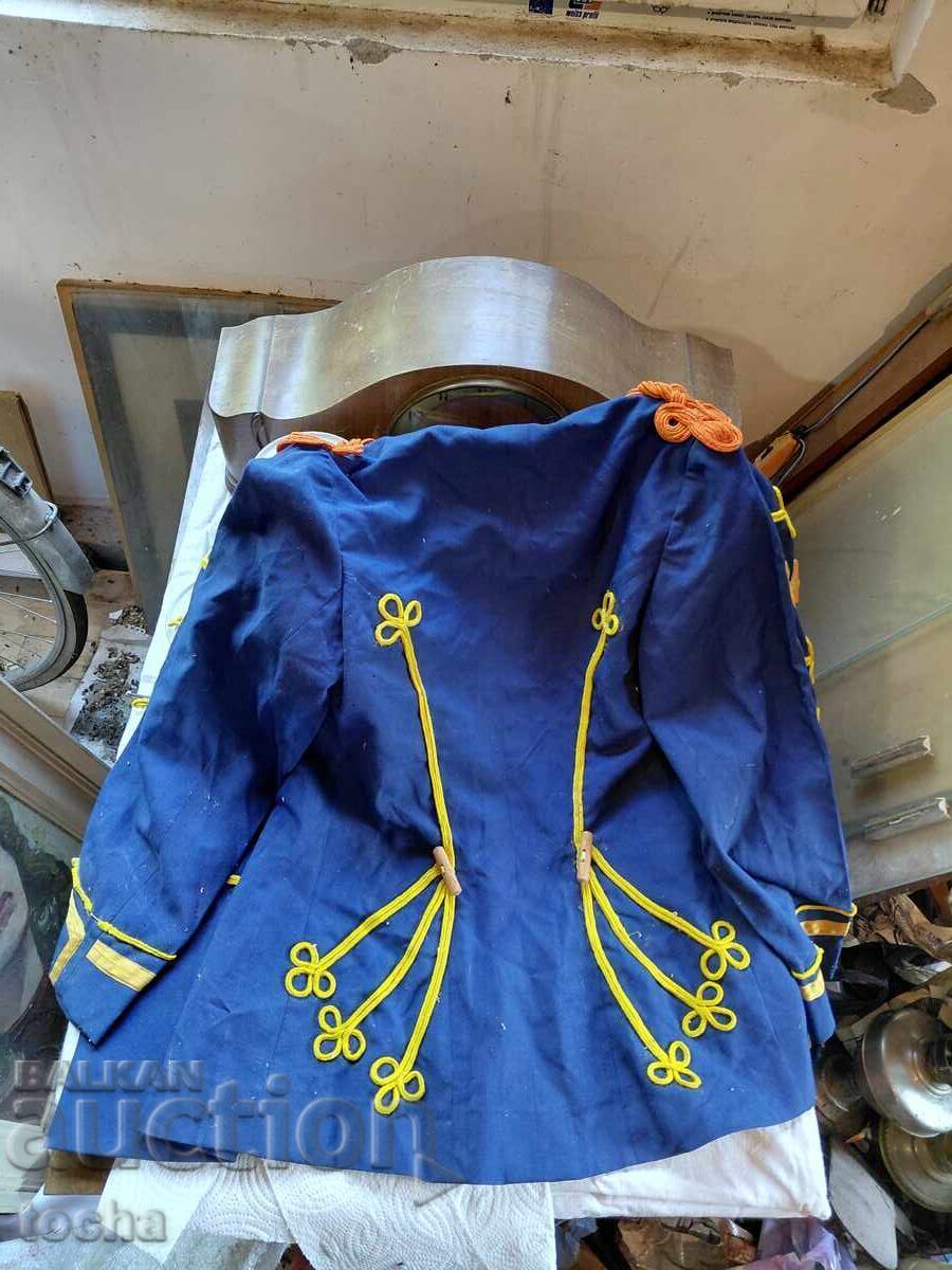 Licitație parte dintr-o uniformă veche