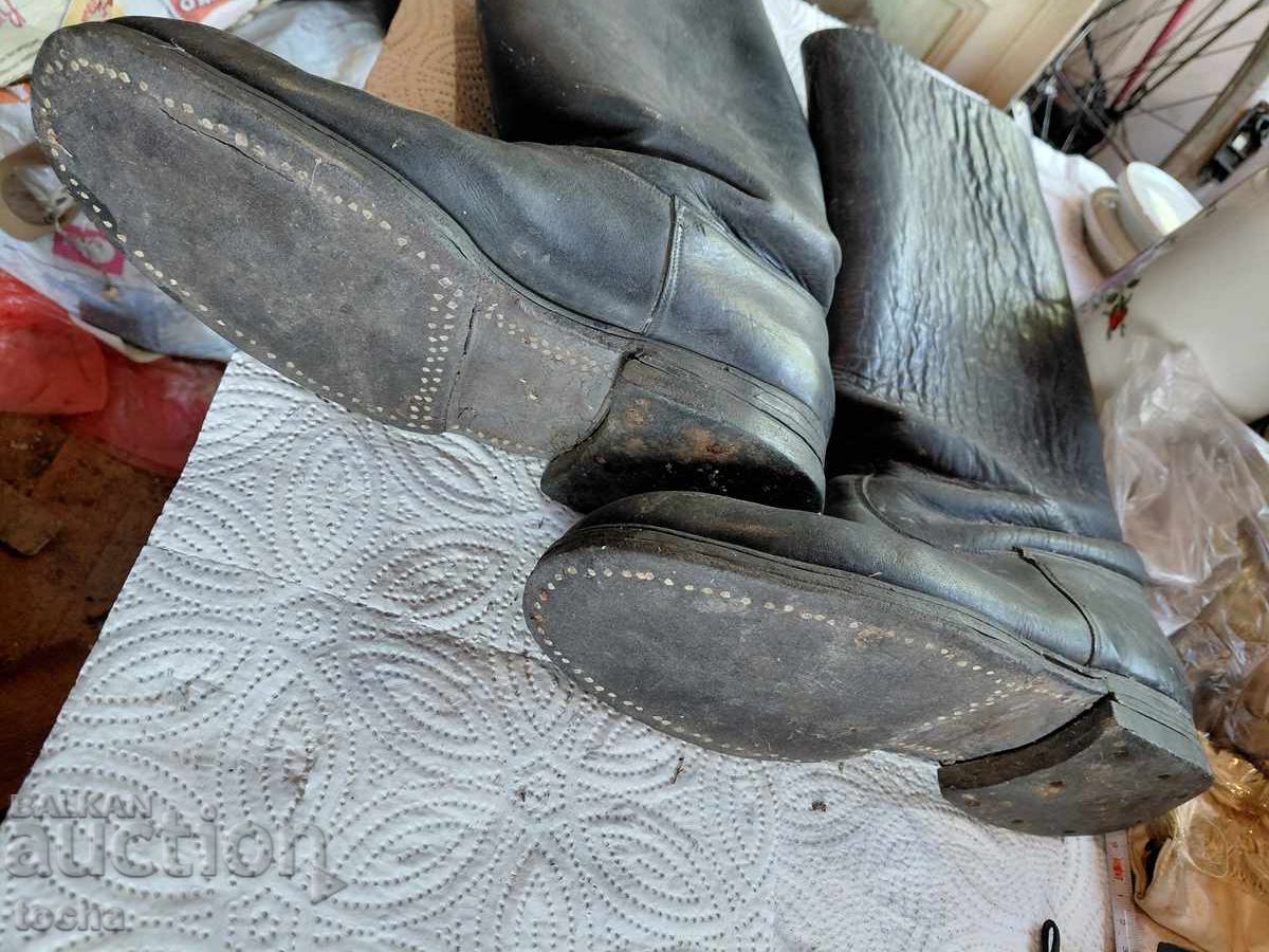 Auction  old military boots