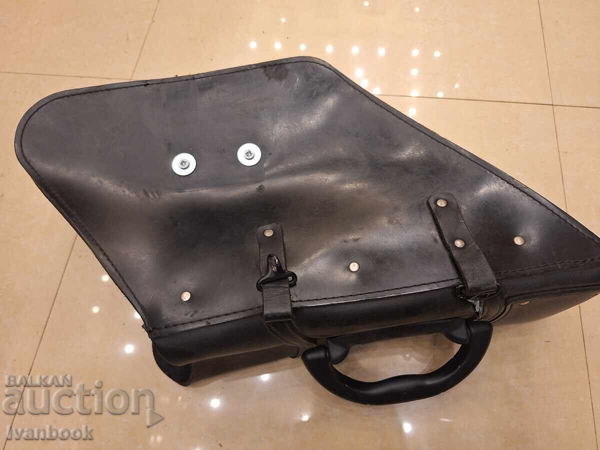 Доставка на Кожена чанта за матор Harley Davidson