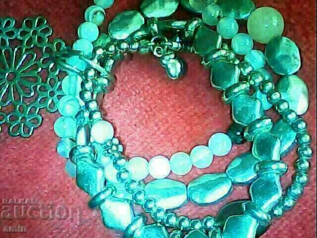 Παράδοση όμορφο πολύκλωνο βραχιόλι με φυσικές πέτρες, επάργυρο