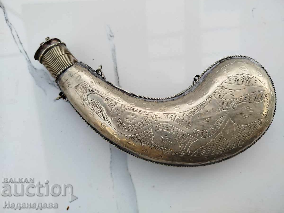 Pulberniță, cartușieră, gamelă