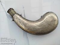 Pulberniță, cartușieră, gamelă