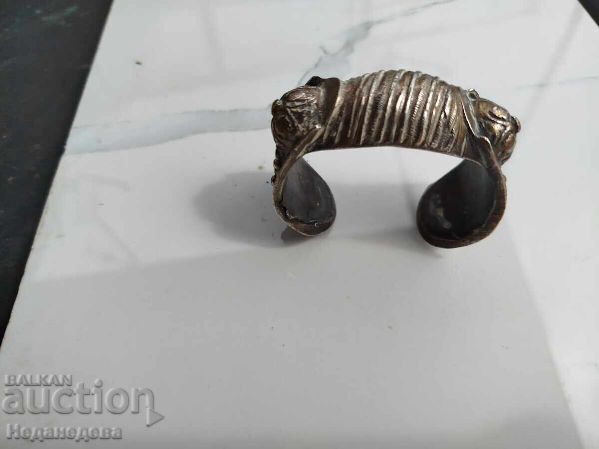 Livrarea Brățară, praștie, bijuterie