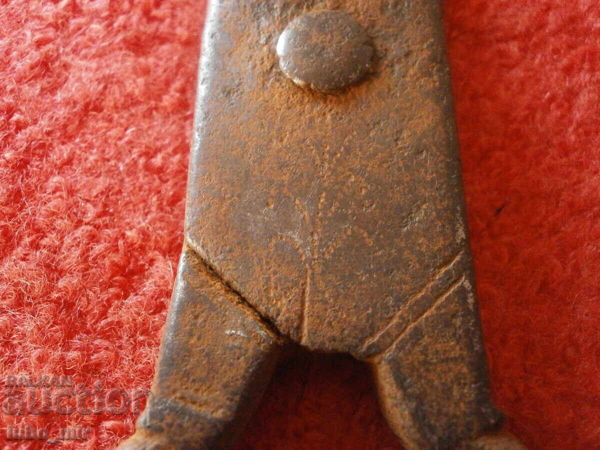 Licitație FOARFECĂ VECHE MARE FORJATĂ DATATĂ - 1852