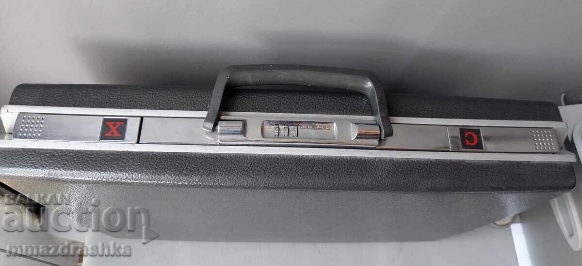 Delivery of SAMSONITE Suitcase