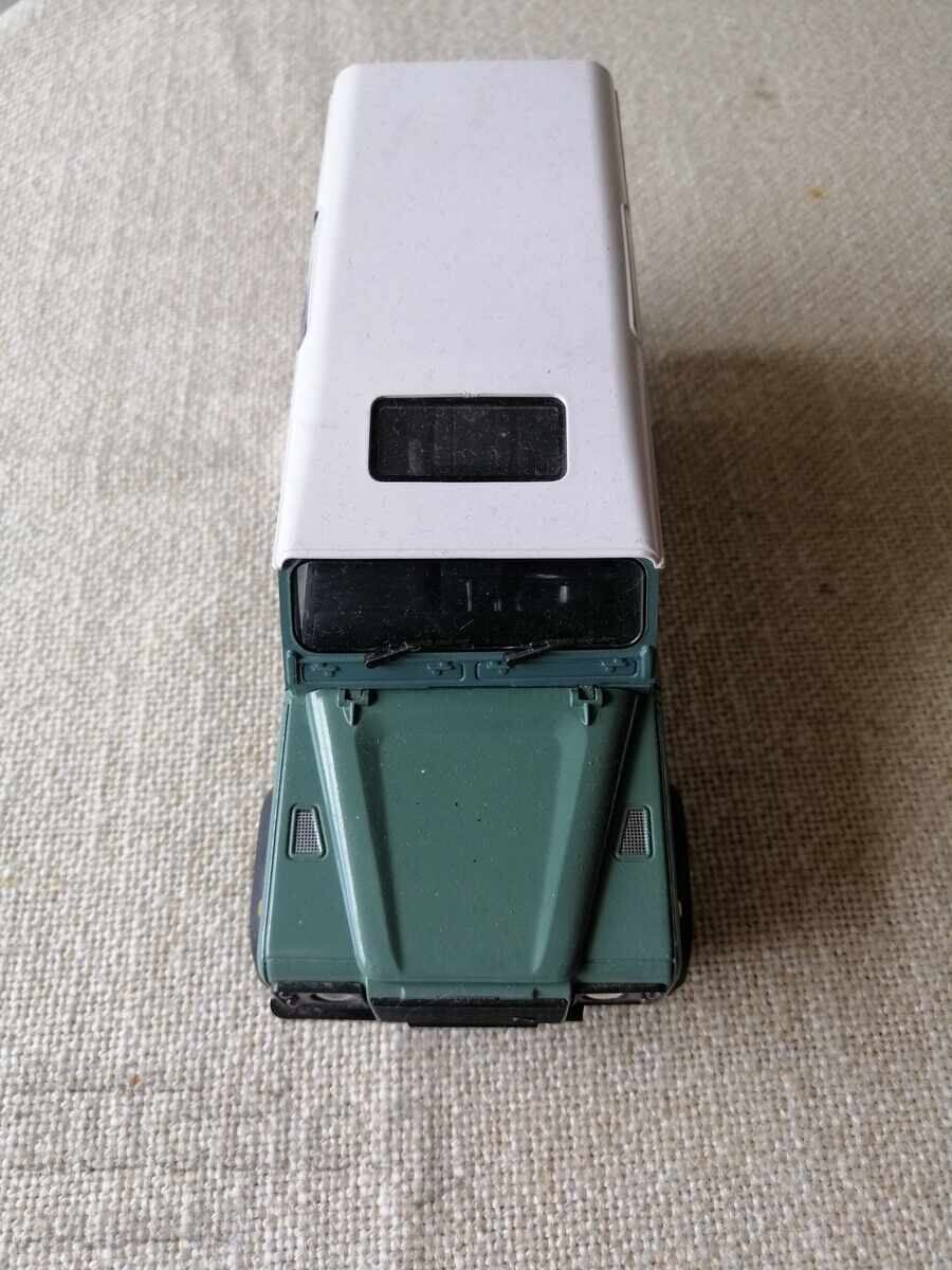 Auction  Metal toy car "Land Rover Defender 110"