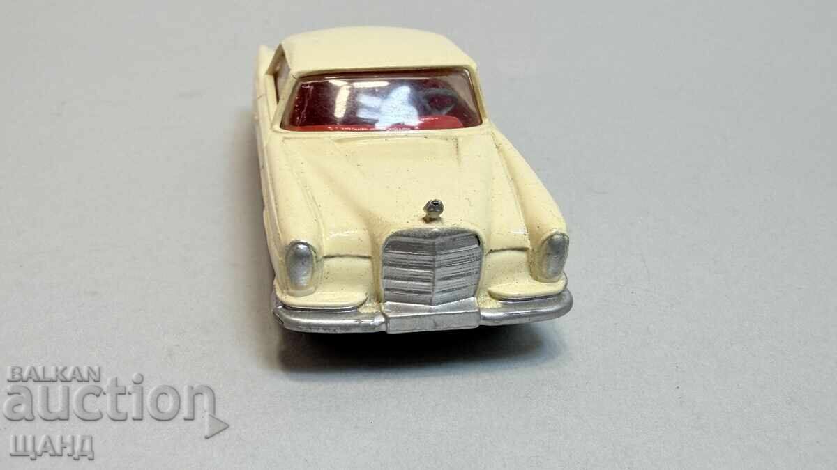 Delivery of 230 Corgi Toys 1/43 Model Car with box Mercedes 220 SE