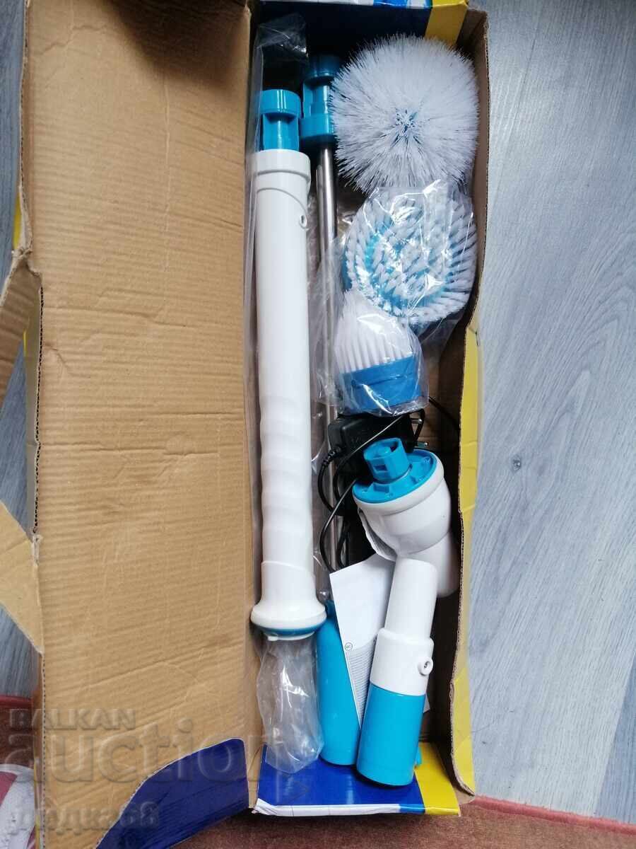 Perie electrica pentru curatare baie cu preț € 10.00 | 19.56 BGN