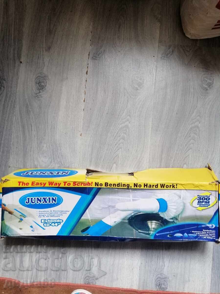 Perie electrica pentru curatare baie