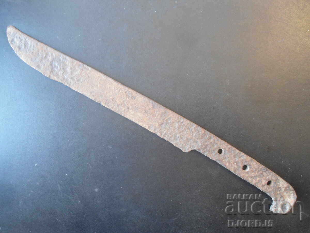 Стар кован нож, острие с цена € 7.50 | 14.67 лв.