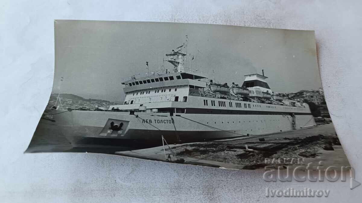Fotografie nava Lev Tolstoi la debarcader