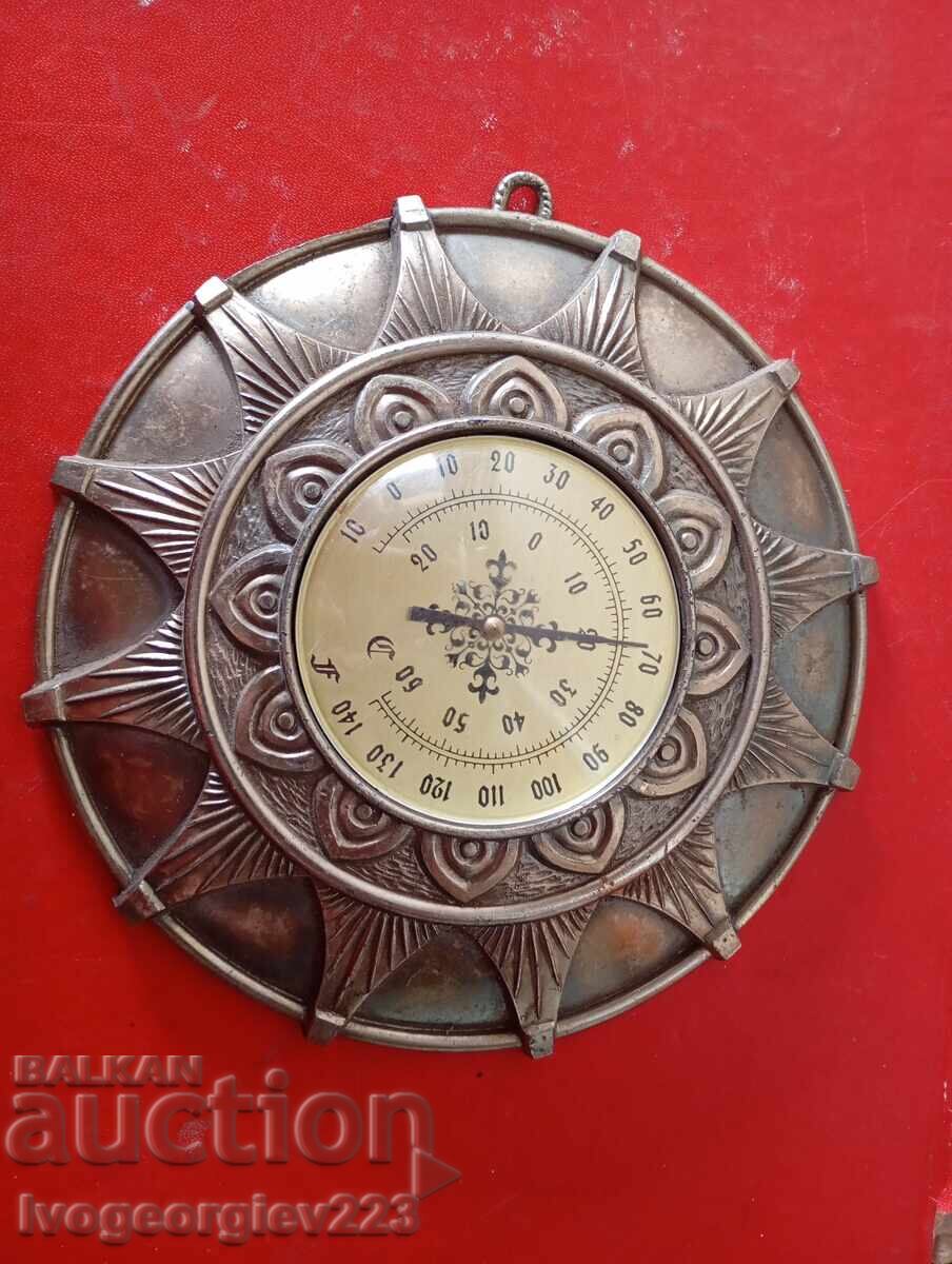 Επιτοίχιο βαρόμετρο