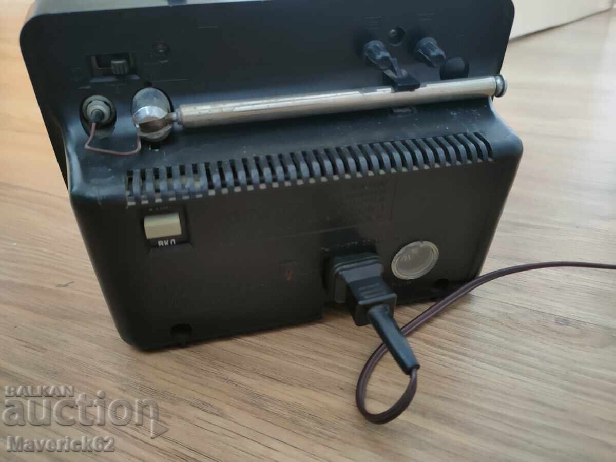 Livrarea Mic televizor retro