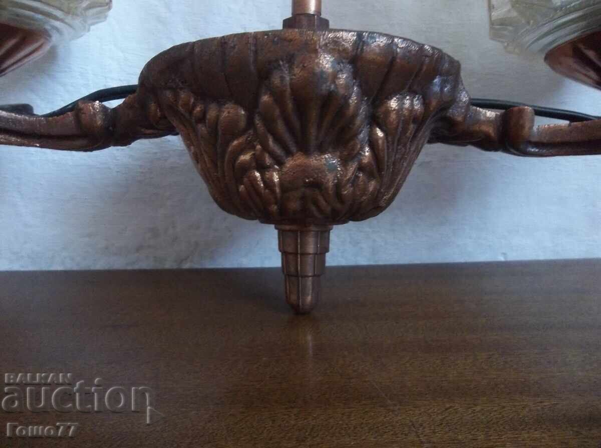 Ένας πολυέλαιος με τιμή € 7.00 | 13.69 BGN