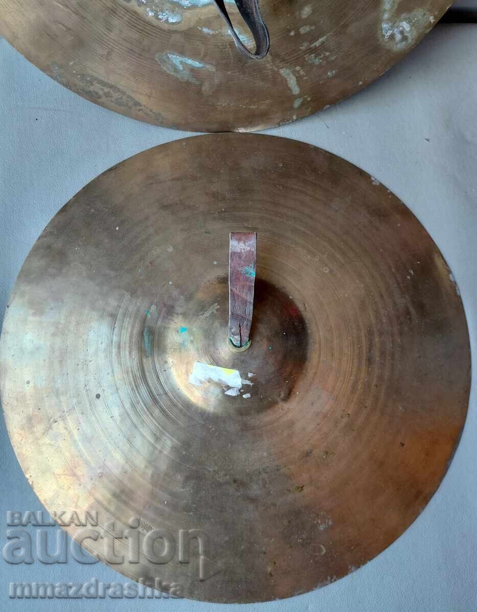Delivery of Drum cymbals