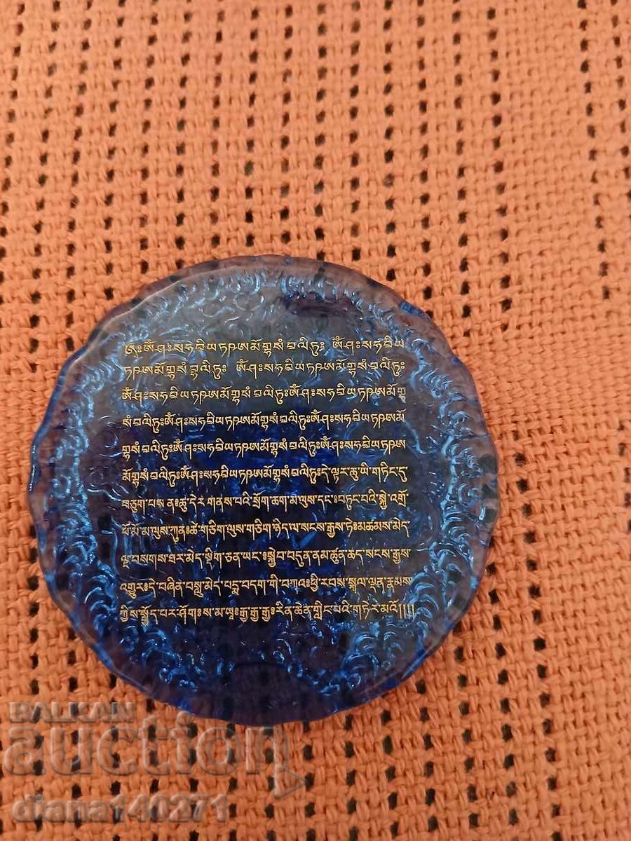 Интересно релефно стъкло и надписи на реверса диаметър 6 см с цена € 4.00 | 7.82 лв.