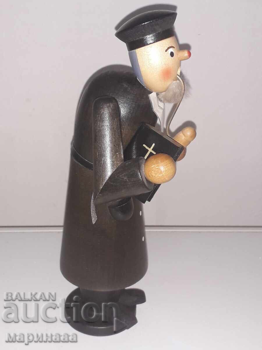 Auction  "SMOKER" FIGURINE. WOOD. GERMANY