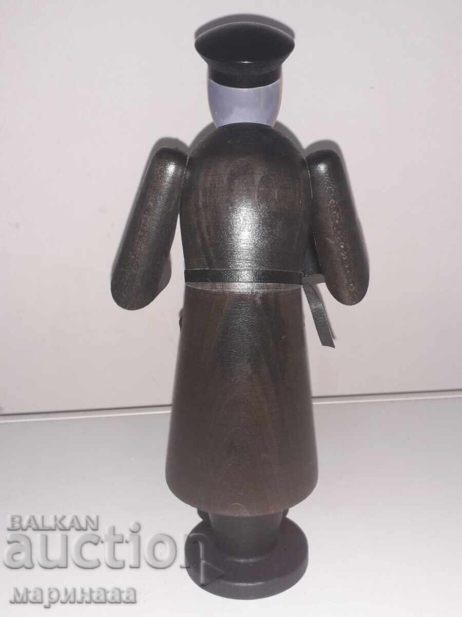 Delivery of "SMOKER" FIGURINE. WOOD. GERMANY