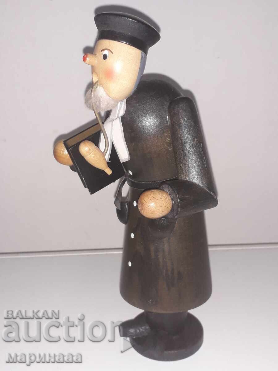 "SMOKER" FIGURINE. WOOD. GERMANY