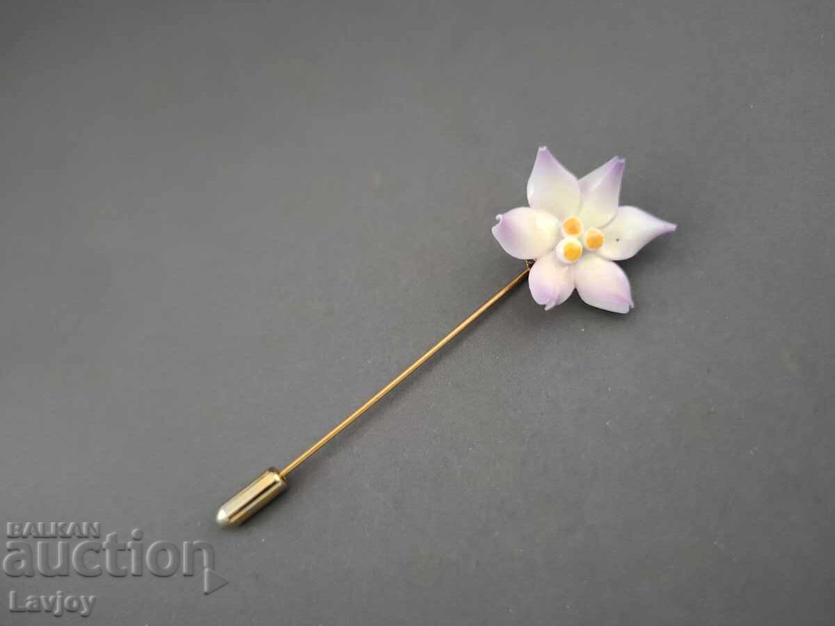 Позлатена стара брошка игла  порцелан цвете