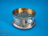 Музикална подстанка с латерна за бутилка