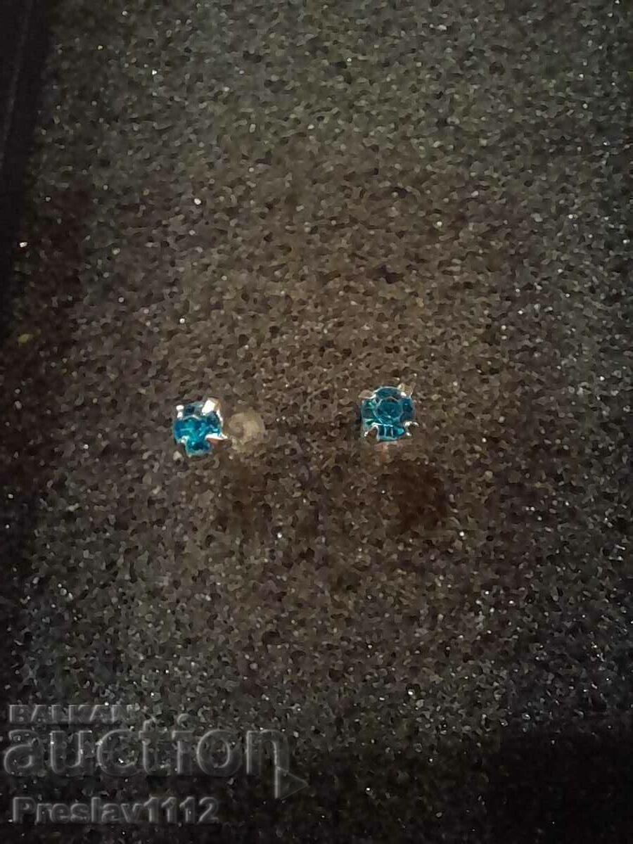 Cercei cu topaz 3,5 mm cu preț € 0.01 | 0.02 BGN