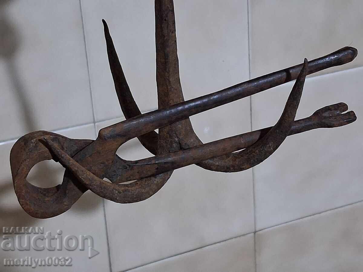 Delivery of Old tongs, shingles, wrought iron, etc
