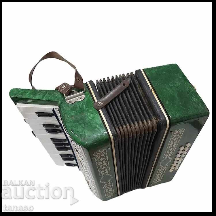 Ρετρό σοβιετικό παιδικό ακορντεόν Malysh (7.3) με τιμή € 55.00 | 107.57 BGN