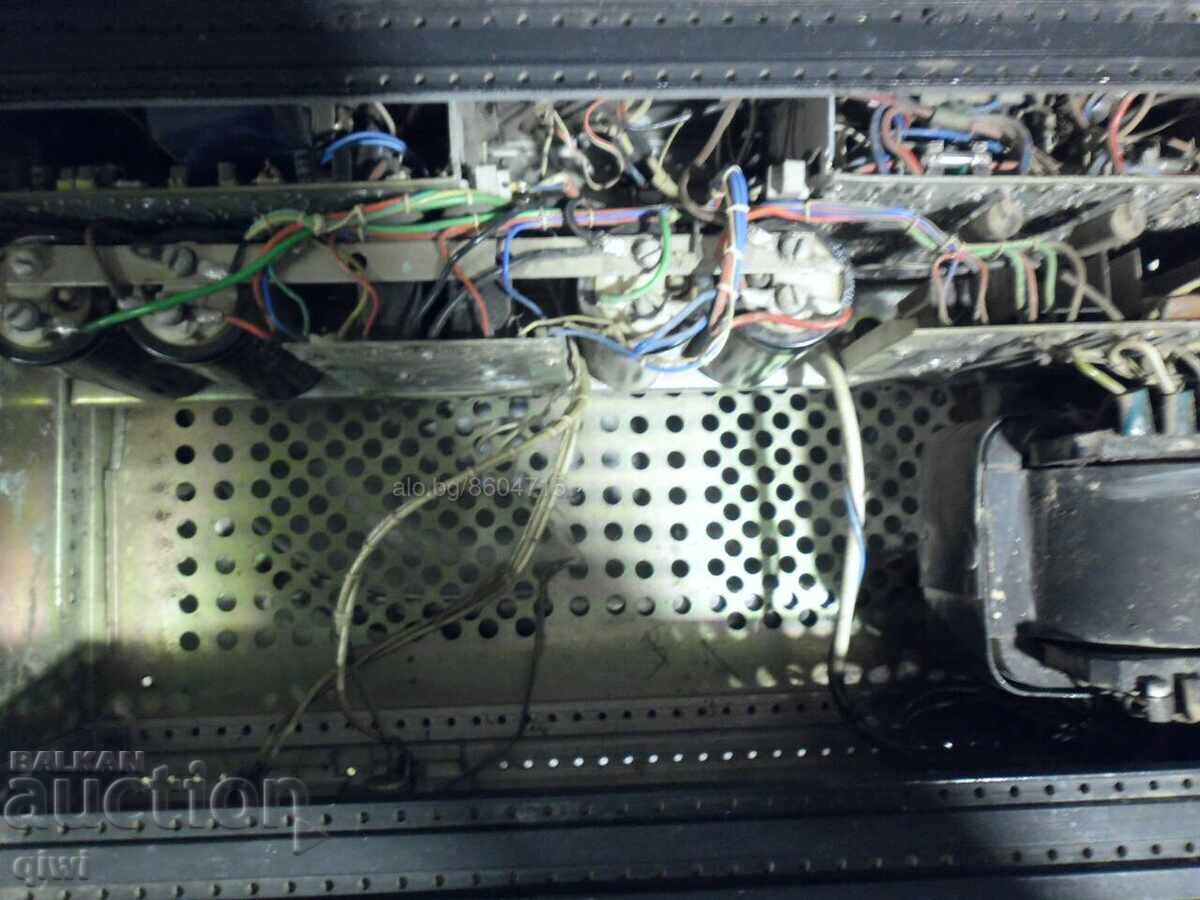 Vând amplificator final cu preț € 65.00 | 127.13 BGN