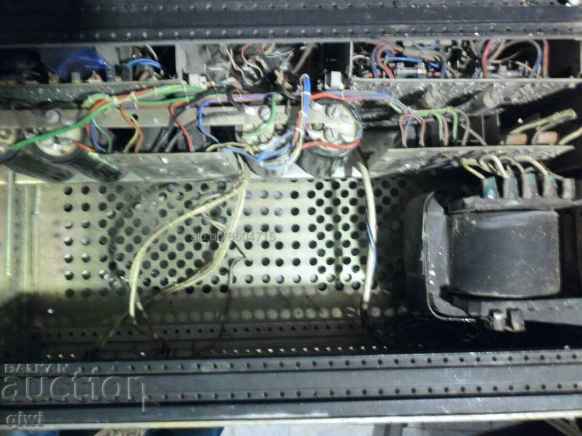 Livrarea Vând amplificator final