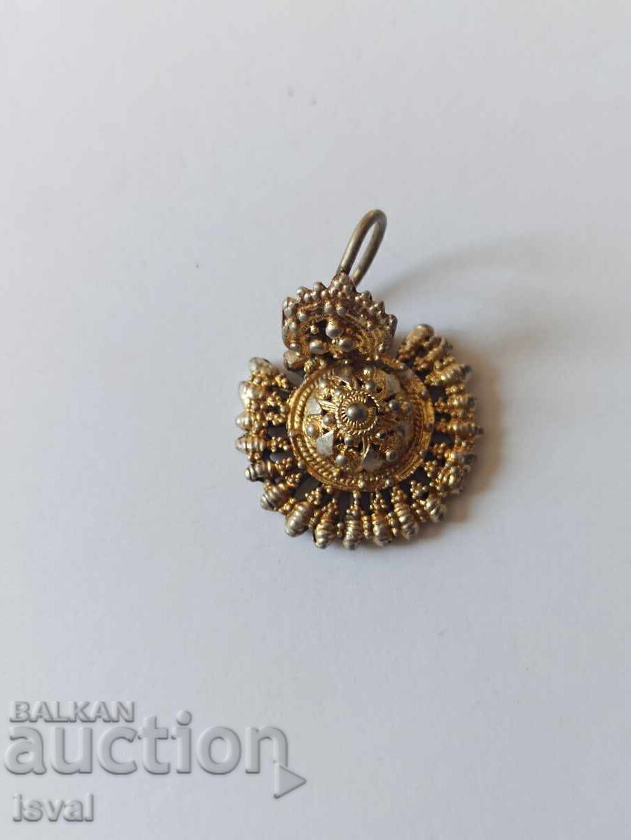 Revival period silver gilt hand-chiseled earring - Arpalia - 1 pc