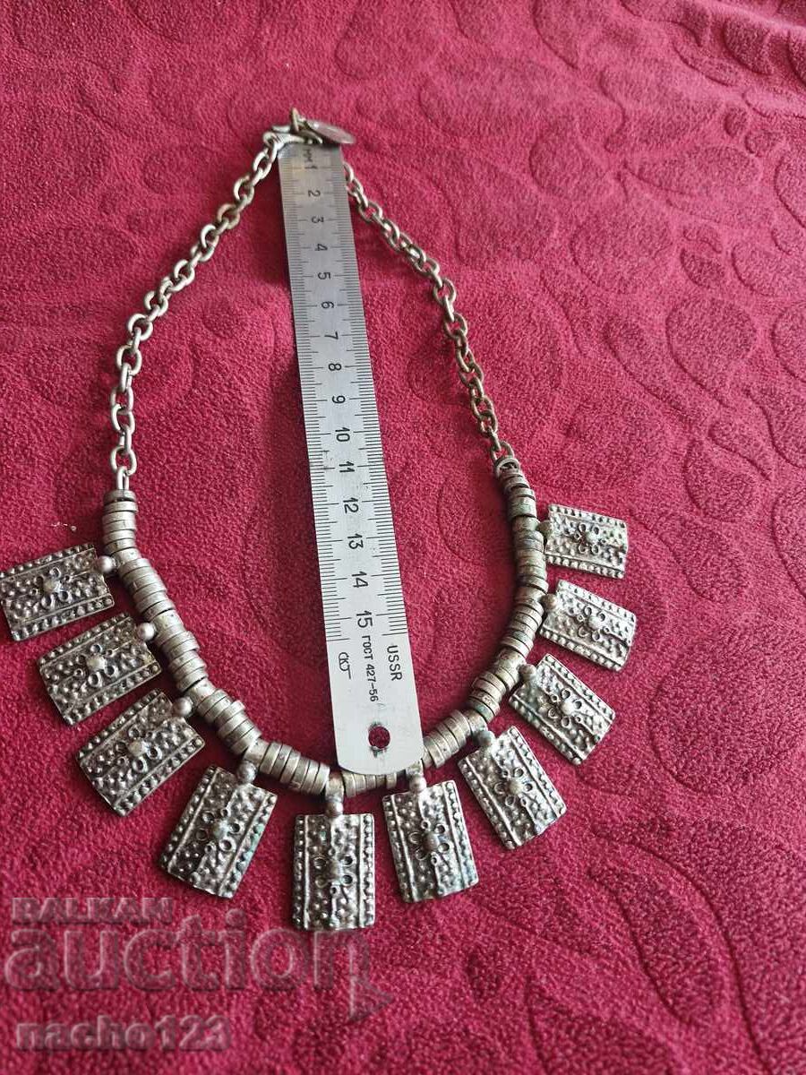 Colier vechi placat cu argint bijuterie cu preț € 4.00 | 7.82 BGN