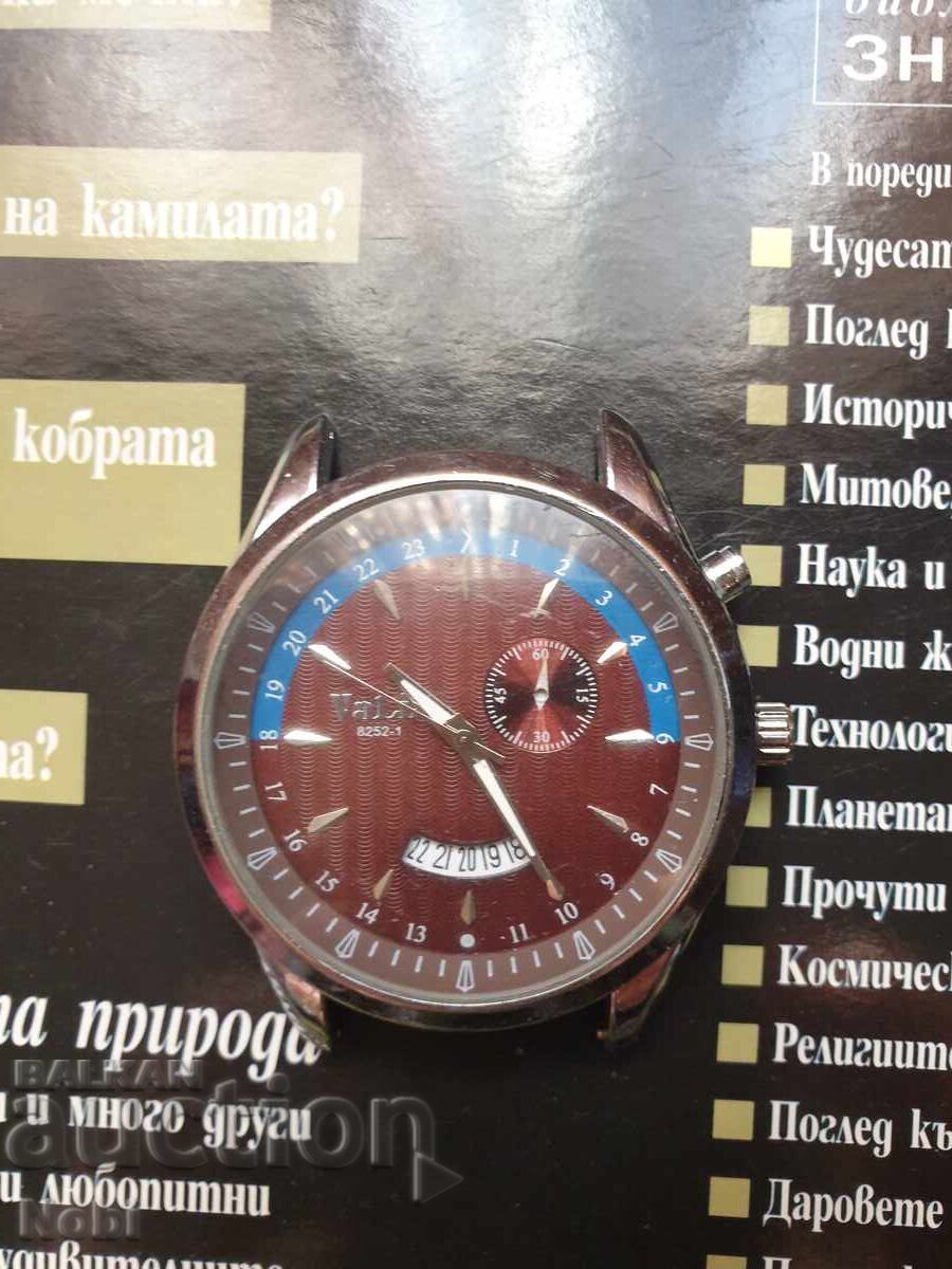 Работещ красив часовник. с цена € 0.01 | 0.02 лв.