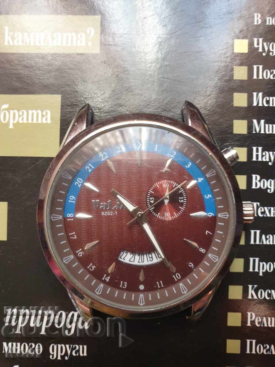 Аукцион Работещ красив часовник.
