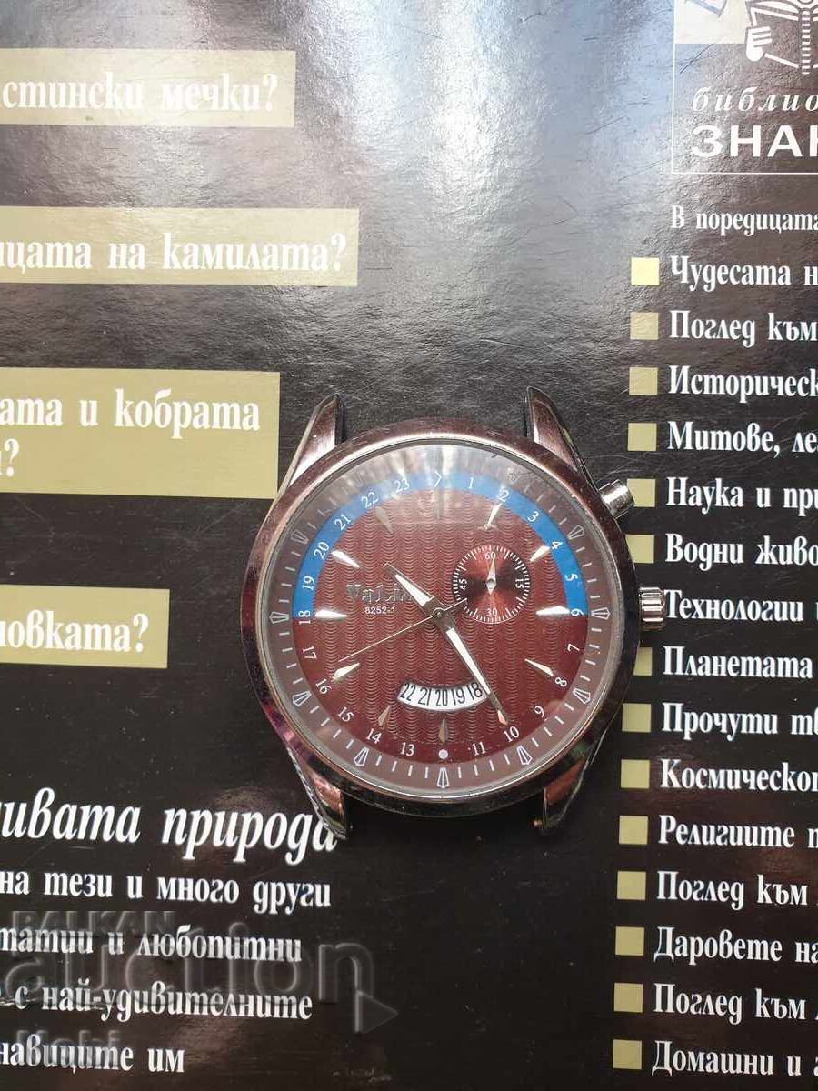Работещ красив часовник.