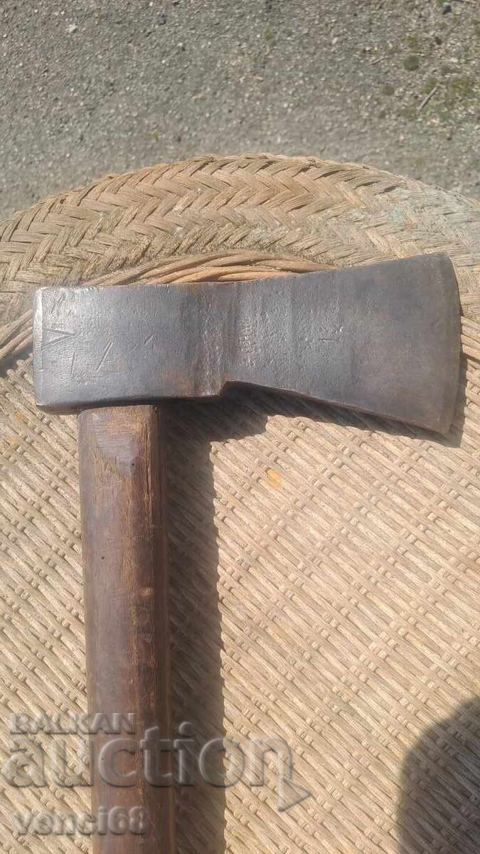 Topor masiv cu preț € 9.50 | 18.58 BGN