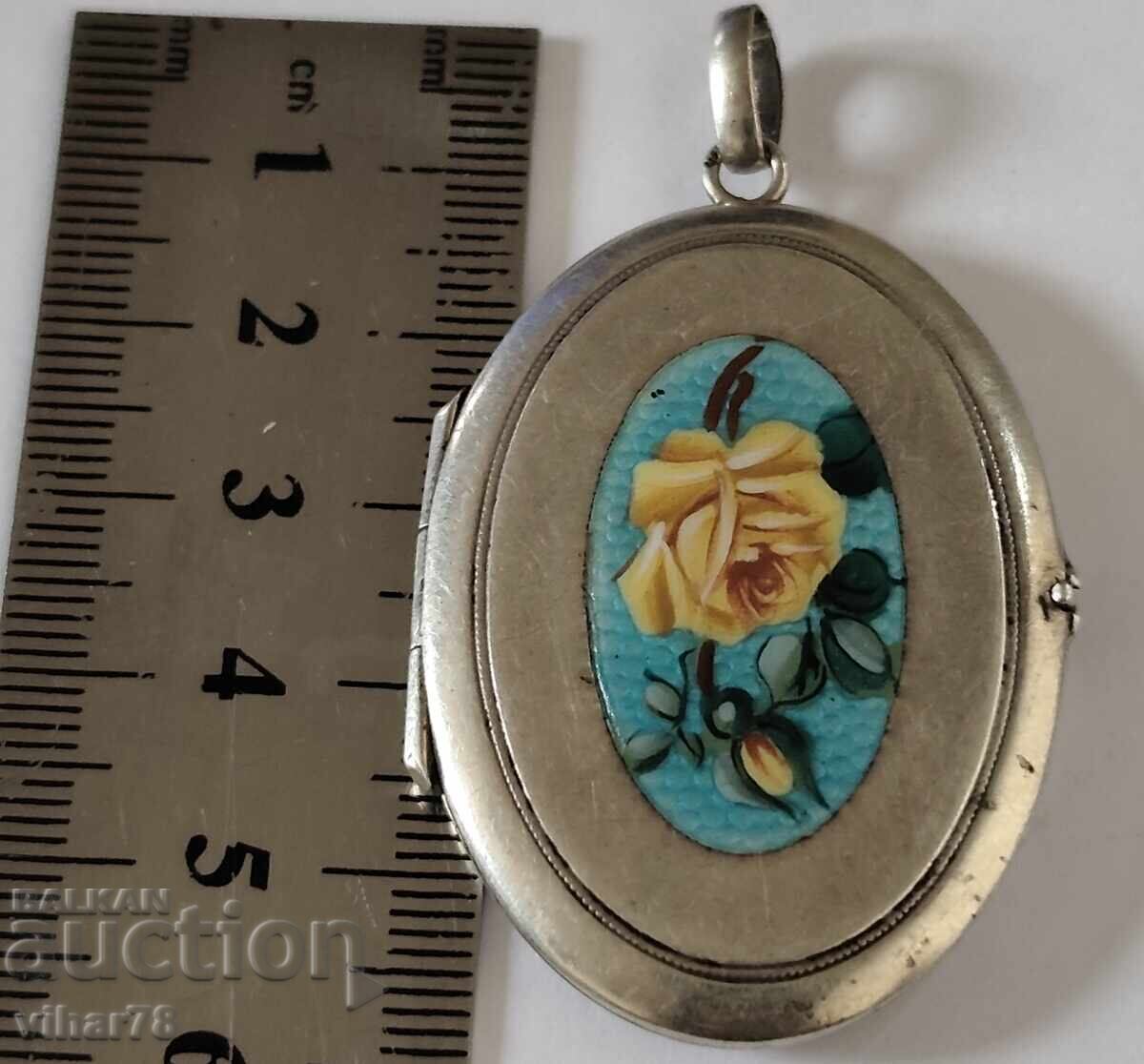 OLD PHOTO LOCKET. with price € 55.99 | 109.51 BGN