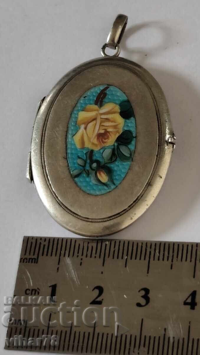 OLD PHOTO LOCKET. - 5