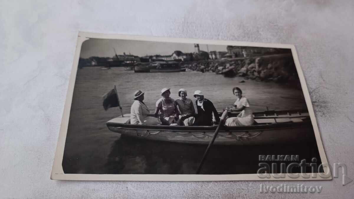 Photo Burgas Five women in a pleasure boat