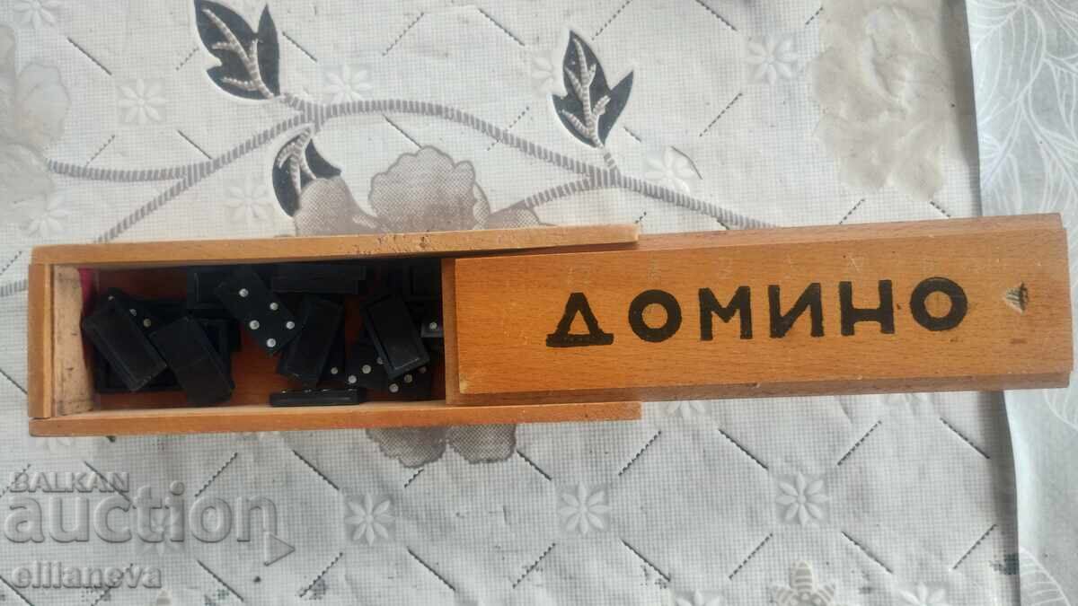 Ένα παλιό ντόμινο με τιμή € 7.00 | 13.69 BGN