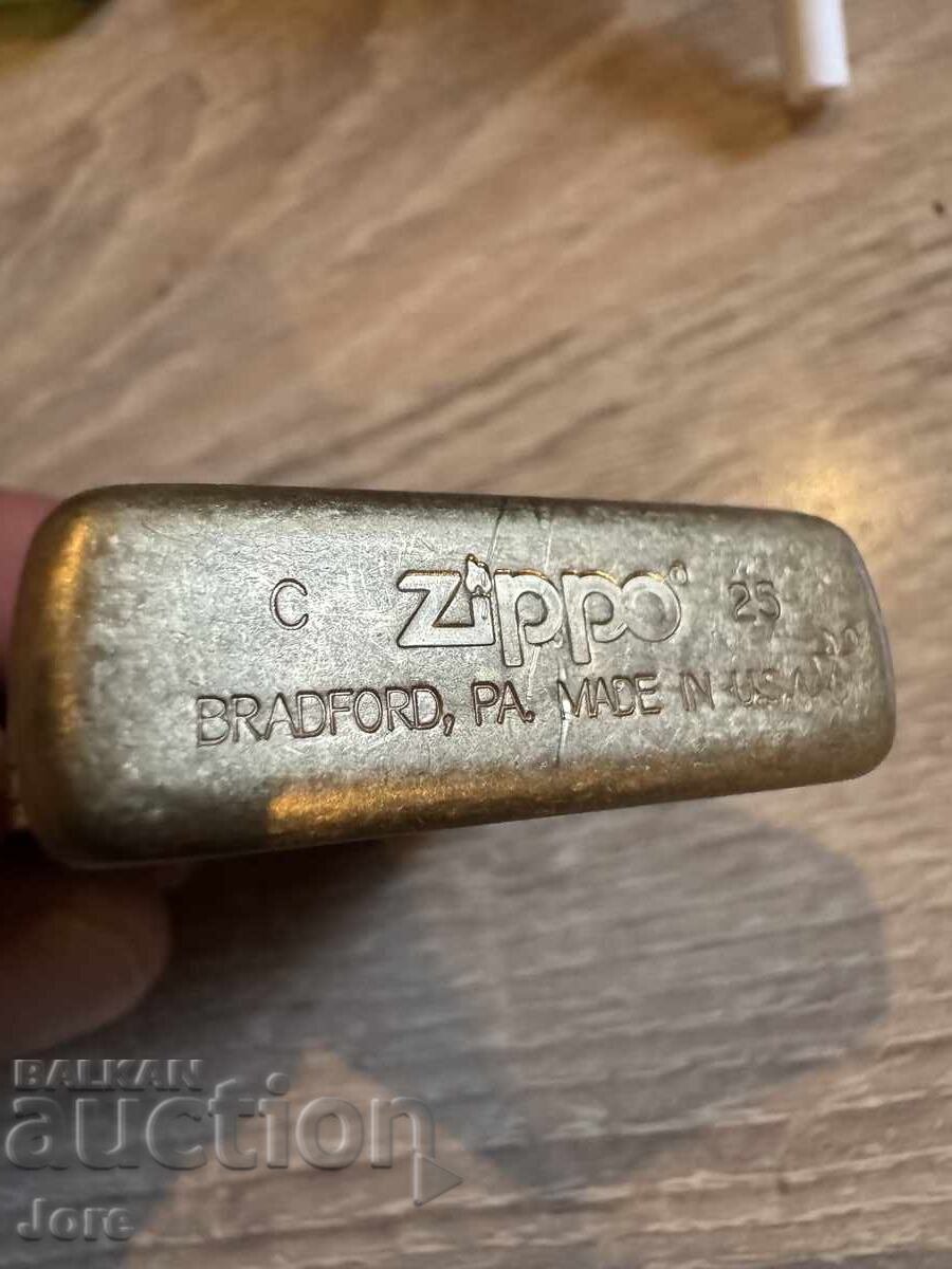 Brichetă Zippo Armor Case cu preț € 70.00 | 136.91 BGN